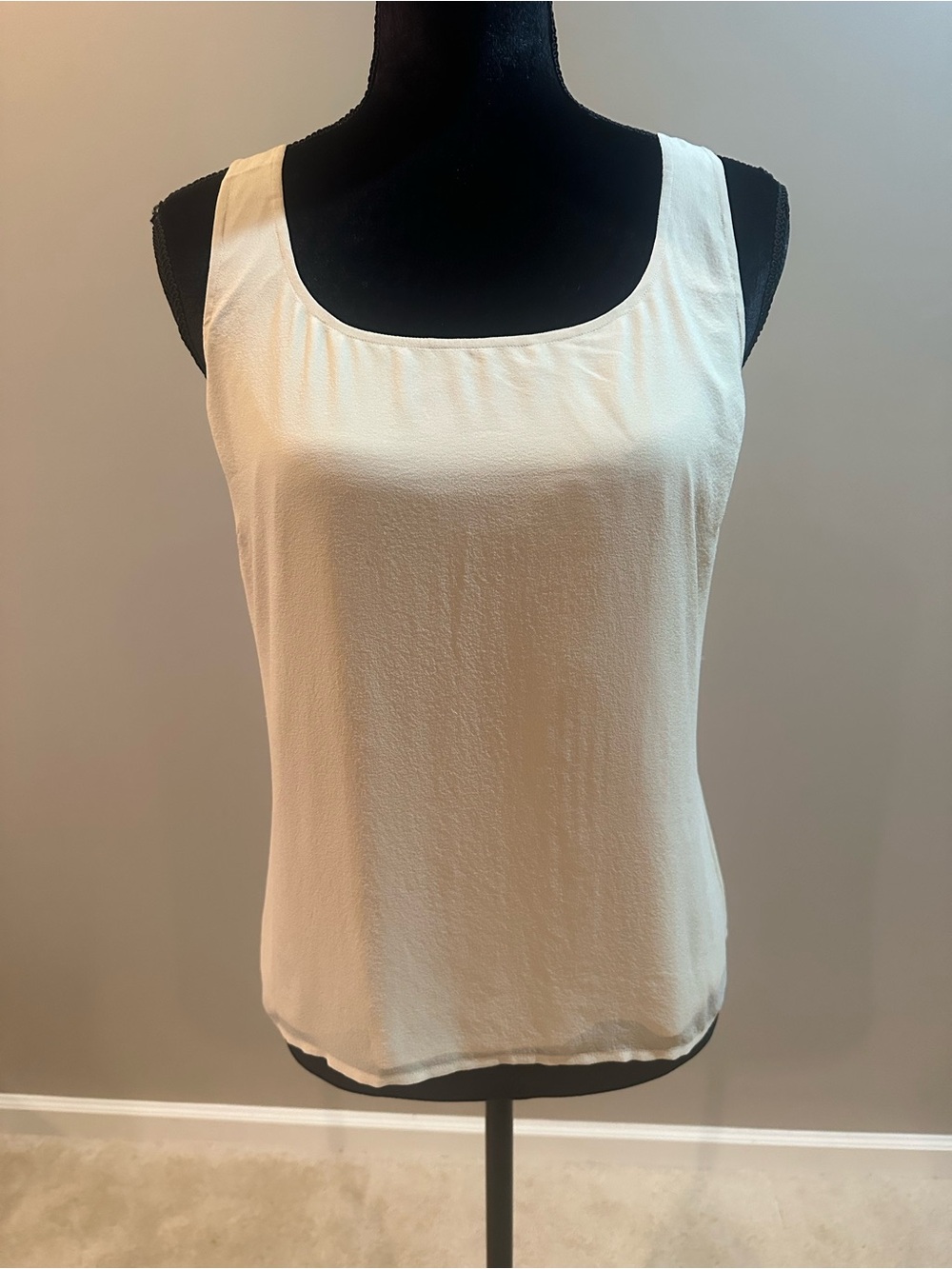 St. John Cream Scoop Neck Sleeveless Silk Tank Top